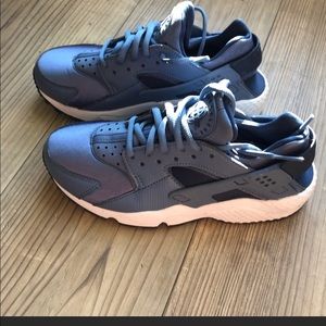 Nike Huaraches blue size 5.5 Good condition